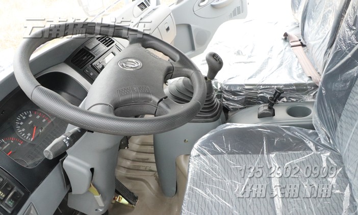 4*4東風卡車,輕型卡車,越野卡車,東風雙排卡車,3噸小型卡車,貨箱4.2米