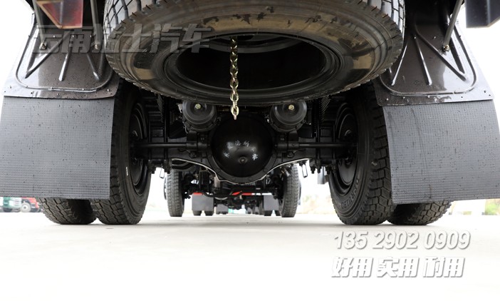 4*4東風卡車,輕型卡車,越野卡車,東風雙排卡車,3噸小型卡車,貨箱4.2米