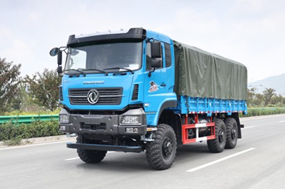 東風(fēng)六驅(qū)340馬力出口卡車_6*6帶蓬布篷桿的貨運(yùn)卡車_長(zhǎng)途貨車剎車降溫水箱