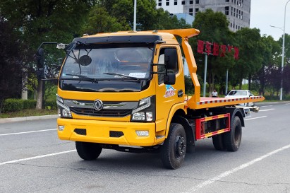東風(fēng)3噸清障救援車廠家_輕卡半落地直板應(yīng)急救援車_帶拖車臂道路清障車
