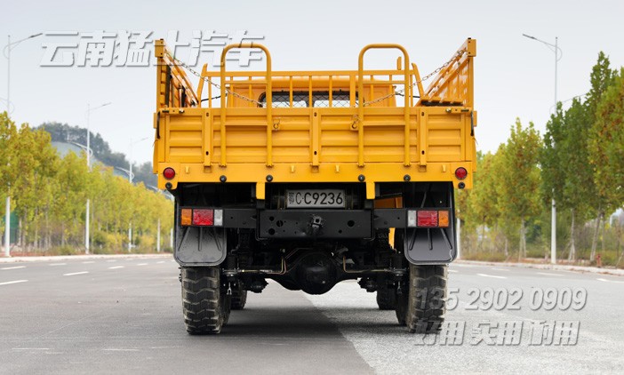 長鼻子卡車,雙擋風玻璃,越野運輸車,EQ240,東風經典6x6