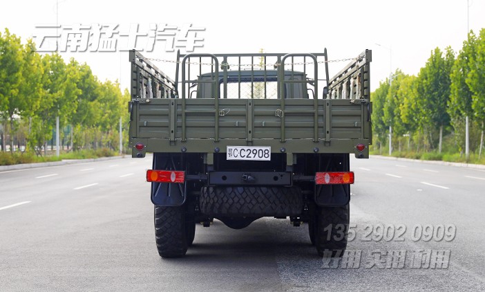 全驅(qū)卡車,多功能越野運(yùn)輸車,6*6東風(fēng)卡車,帶絞盤卡車,EQ2100E6D,六驅(qū)運(yùn)輸車