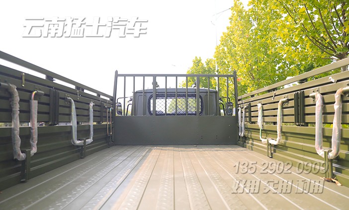 全驅(qū)卡車,多功能越野運(yùn)輸車,6*6東風(fēng)卡車,帶絞盤卡車,EQ2100E6D,六驅(qū)運(yùn)輸車