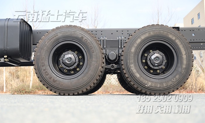 400馬力底盤,特種車底盤,越野專用車底盤,底盤改裝,定制化底盤,六驅重卡底盤,后八輪底盤
