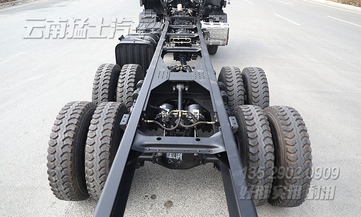 400馬力底盤,特種車底盤,越野專用車底盤,底盤改裝,定制化底盤,六驅重卡底盤,后八輪底盤